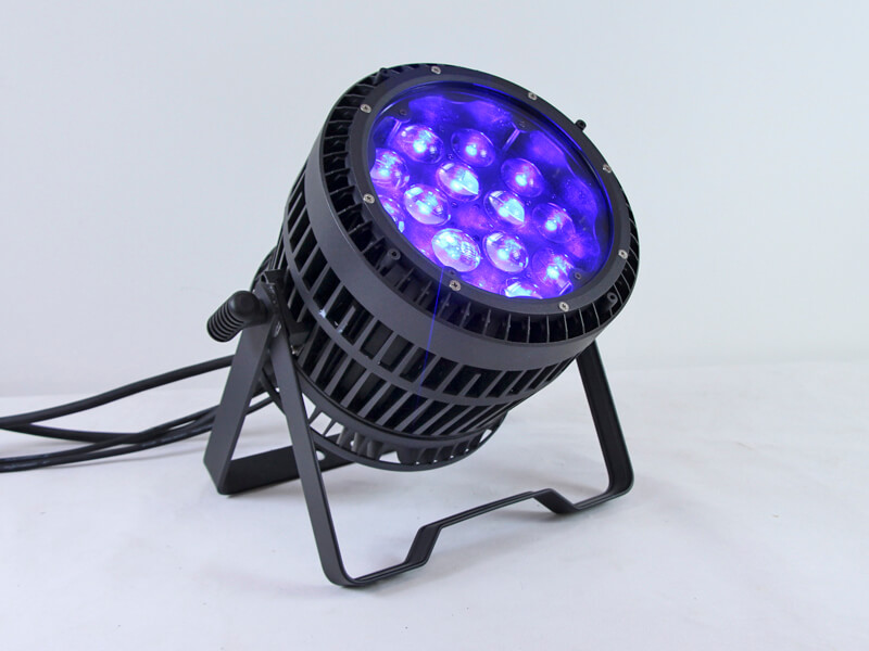 15颗15W RGBW 4合1 LED户外变焦帕灯